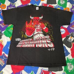 Vintage Starter 1998 NBA Chicago Bulls 3 Peat Mascot Basketball Tee